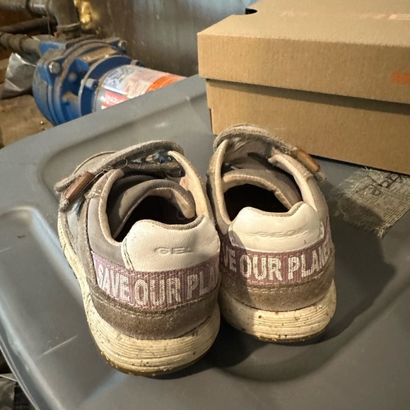 Adorable eco friendly Geox toddler sneakers “save our planet” on heels - Picture 7 of 7